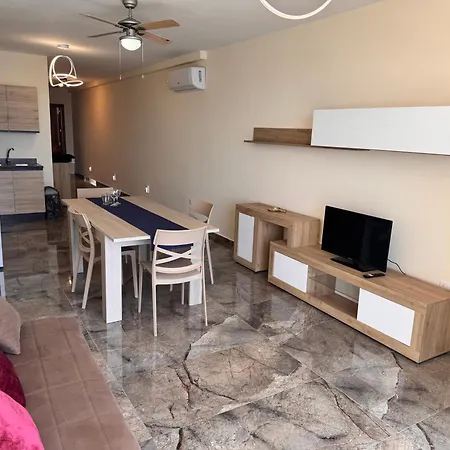 New 1 Bedroom Oceanfront By Mabeli