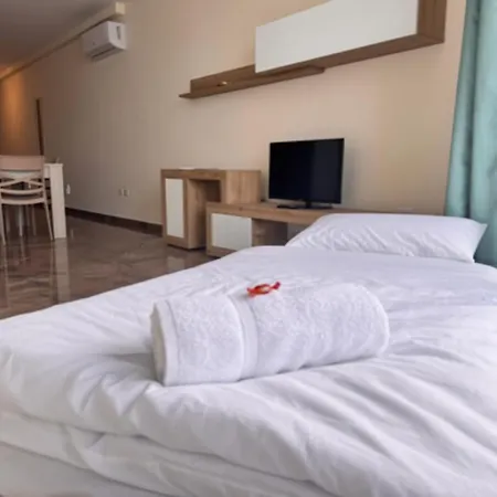 New 1 Bedroom Oceanfront By Mabeli